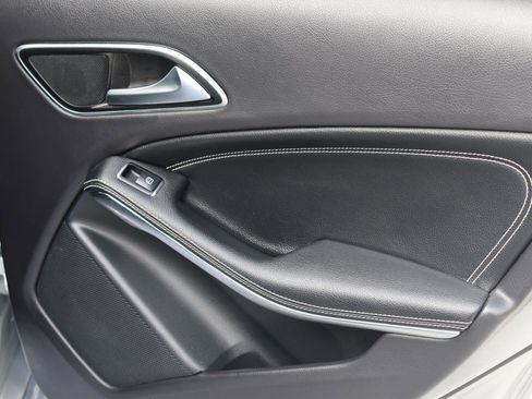 Used 2018 Mercedes-Benz CLA 250 4MATIC image 15