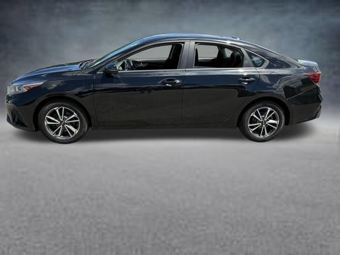 Used 2022 Kia Forte LXS w/ LXS Technology Package FWD image 2
