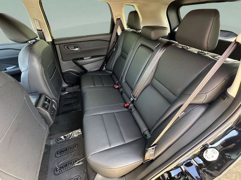 Certified 2025 Nissan Rogue SV w/ SV Premium Package image 19