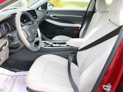 Used 2023 Hyundai Sonata SE w/ Cargo Package FWD image 2