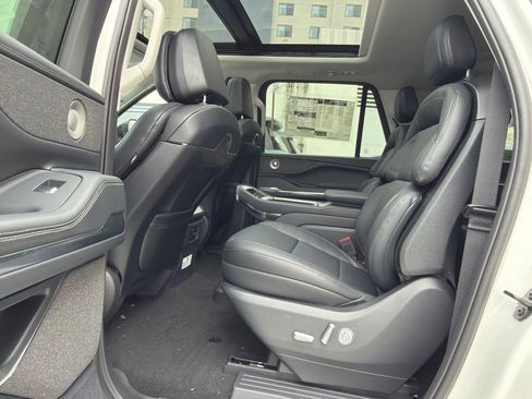 New 2026 Lincoln Navigator L Reserve AWD/4WD image 19
