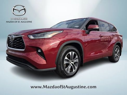 Used 2021 Toyota Highlander XLE image 1