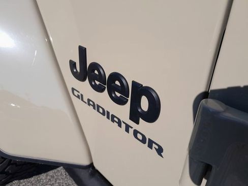 Used 2022 Jeep Gladiator Sport AWD/4WD image 48