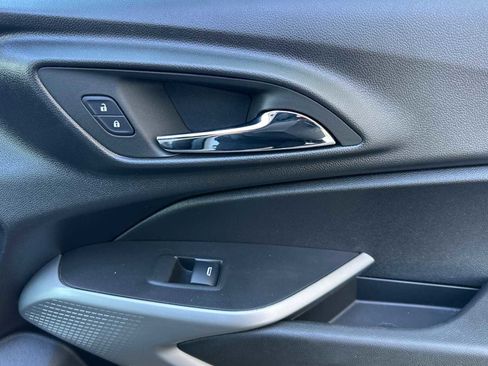 Used 2024 Chevrolet Trax RS w/ Sunroof Package image 21