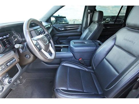 Used 2021 GMC Yukon Denali w/ Denali Premium Package image 6