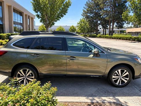 Used 2019 Subaru Outback 2.5i Limited AWD/4WD image 10