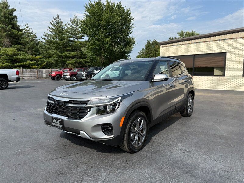 Used 2024 Kia Seltos S AWD/4WD image 1