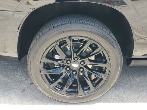 Certified 2025 Cadillac Escalade ESV Premium Luxury image 7