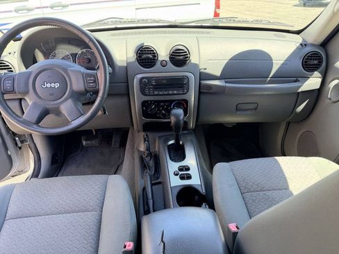 Used 2006 Jeep Liberty Renegade AWD/4WD image 7