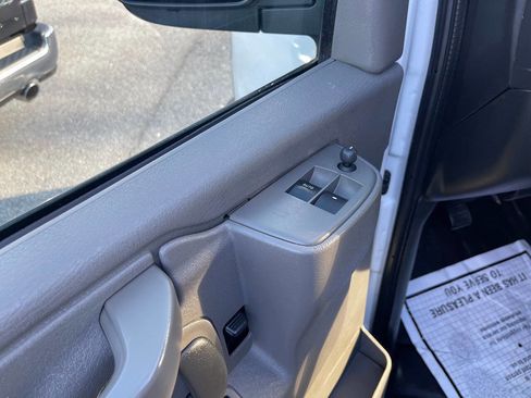 Used 2019 GMC Savana 2500 w/ Enhanced Convenience Package image 17