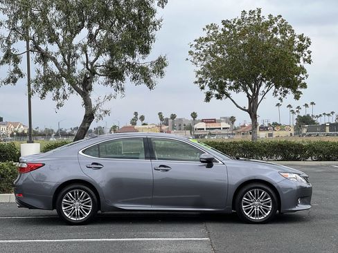 Used 2013 Lexus ES 350 w/ Premium Pkg FWD image 16
