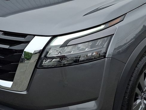 Used 2024 Nissan Pathfinder SV AWD/4WD image 9