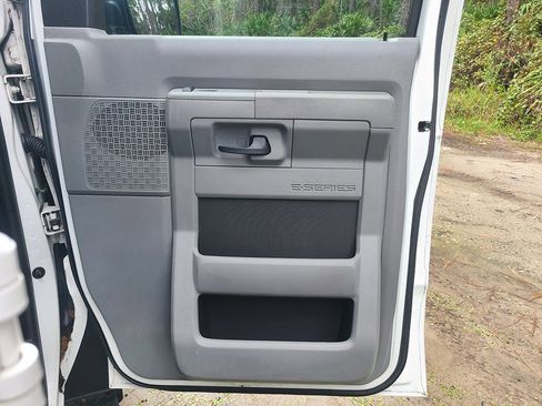Used 2009 Ford E-250 and Econoline 250 Extended image 24