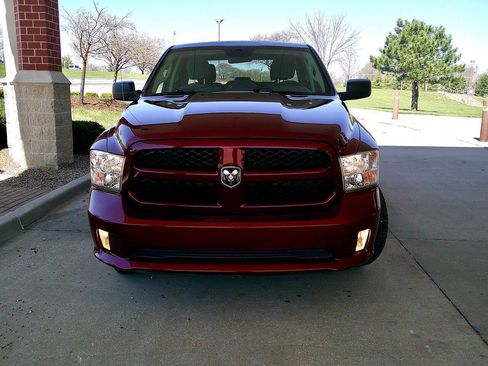Used 2017 RAM 1500 Express RWD image 3