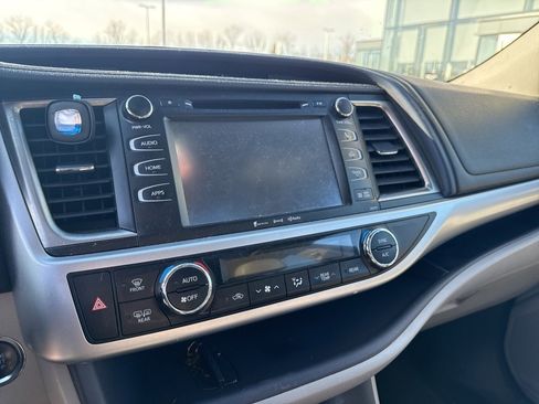 Used 2017 Toyota Highlander XLE image 14