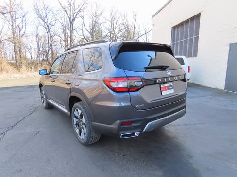 New 2026 Honda Pilot Touring image 4