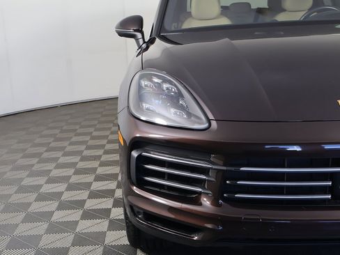 Used 2022 Porsche Cayenne image 18