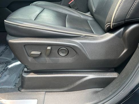 Used 2024 GMC Yukon SLT RWD image 17
