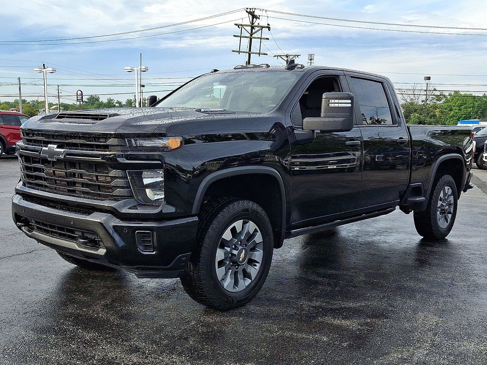Used 2025 Chevrolet Silverado 2500 Custom w/ Custom Value Package AWD/4WD image 3