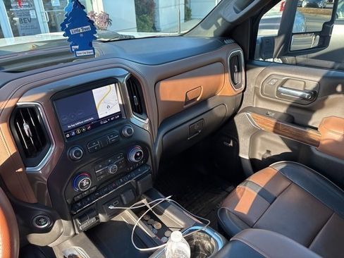 Used 2023 Chevrolet Silverado 3500 High Country image 8