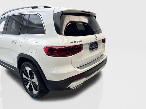 Used 2025 Mercedes-Benz GLB 250 w/ Exclusive Package image 19
