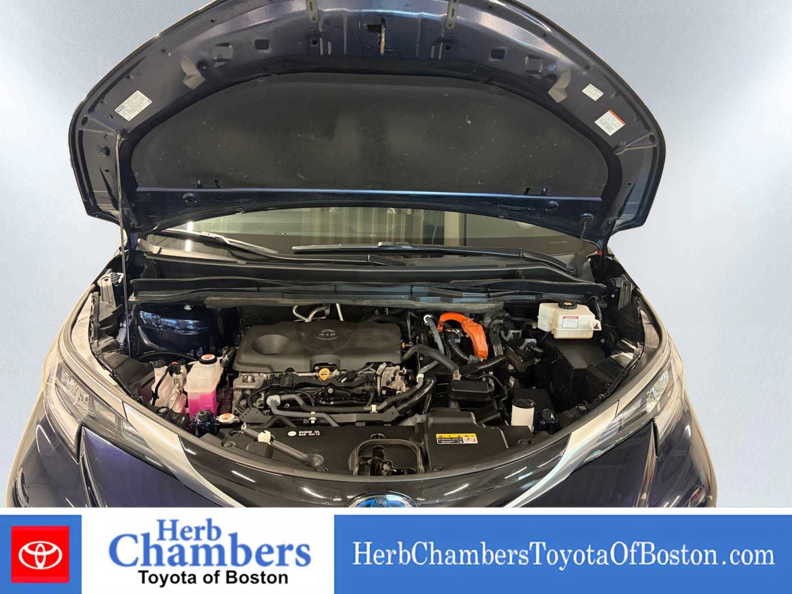 Used 2021 Toyota Sienna XSE w/ XSE Plus Package AWD/4WD image 7
