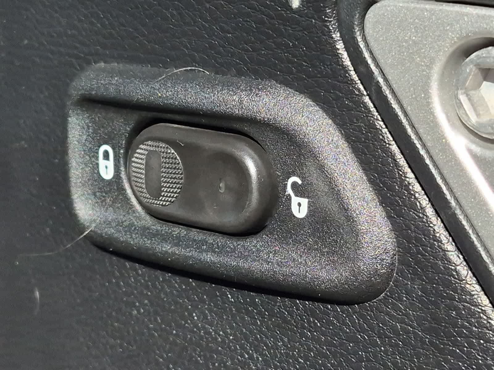 Used 2011 Jeep Wrangler Sahara w/ Dual Top Group AWD/4WD image 19
