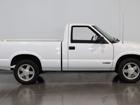 Used 1998 Chevrolet S10 Pickup 2WD Regular Cab image 25