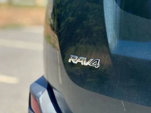 Used 2013 Toyota RAV4 XLE AWD/4WD image 10