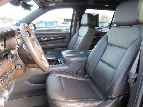 Used 2023 GMC Yukon XL Denali w/ Advanced Technology Package image 12