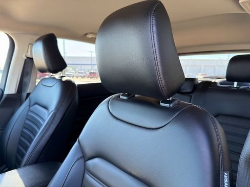 Used 2024 Ford Edge SEL image 21