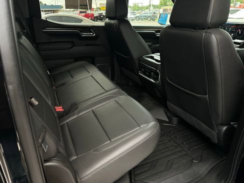 Used 2023 GMC Sierra 1500 SLT AWD/4WD image 17
