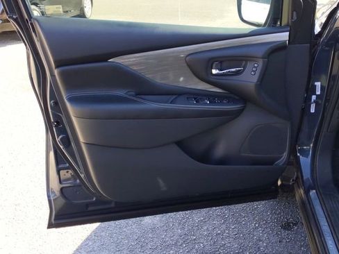 Used 2018 Nissan Murano SL w/ Moonroof Package image 12