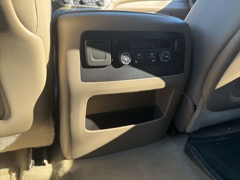 Used 2015 GMC Yukon SLT image 37