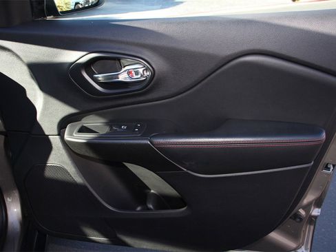 Used 2021 Jeep Cherokee Trailhawk w/ Trailer Tow Group image 26