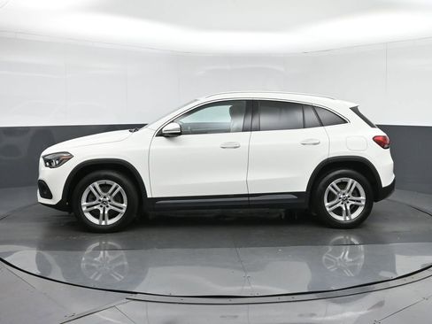 Used 2021 Mercedes-Benz GLA 250 4MATIC image 4