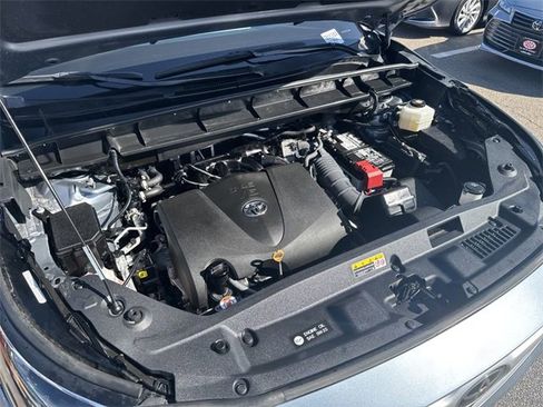 Used 2022 Toyota Highlander XLE image 43