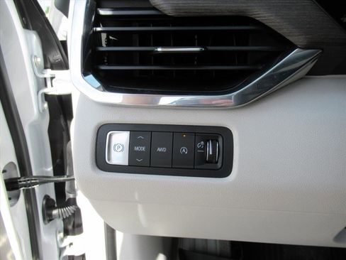 Used 2025 GMC Acadia Denali w/ Super Cruise Package image 22