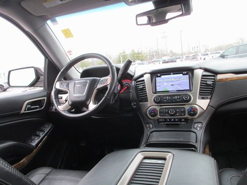 Used 2016 GMC Yukon XL Denali w/ Open Road Package image 30
