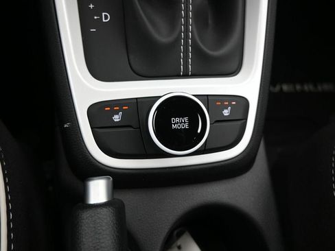 New 2025 Hyundai Venue Limited image 24