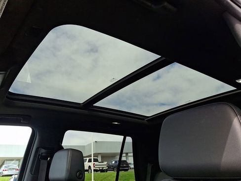 Used 2021 Chevrolet Tahoe Z71 w/ Z71 Signature Package image 14