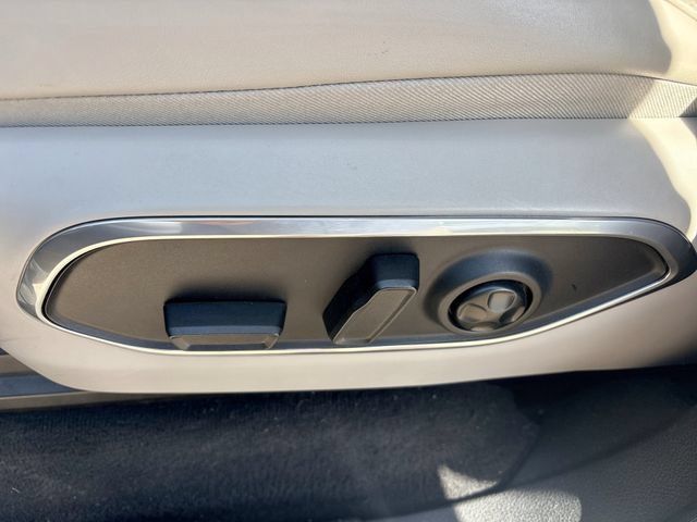 Used 2024 Jeep Wagoneer Series II w/ Flexible Seating Group RWD image 12