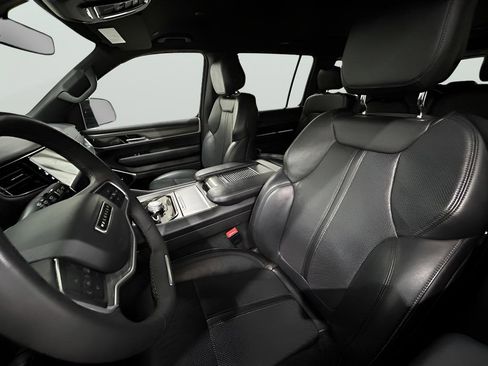 Used 2024 Jeep Wagoneer L Series II w/ Flexible Seating Group image 24