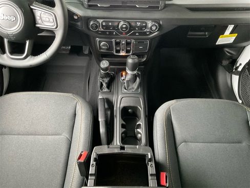 New 2025 Jeep Gladiator Sport image 11