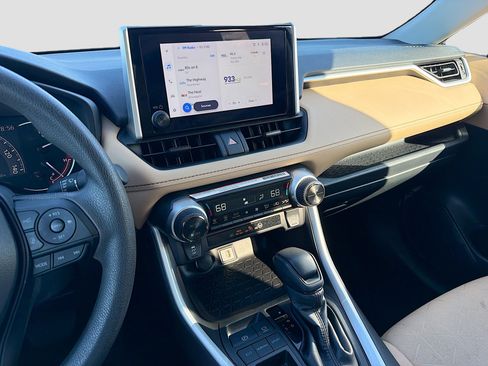 Used 2024 Toyota RAV4 XLE FWD image 25