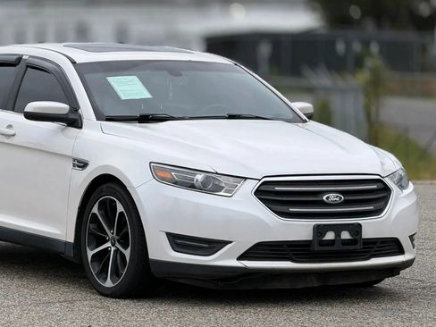 Used 2014 Ford Taurus SEL w/ Equipment Group 201A AWD/4WD image 15
