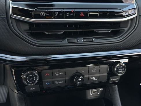 New 2026 Jeep Compass Latitude AWD/4WD image 22