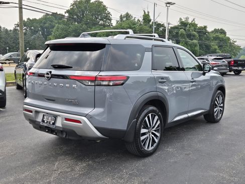 Used 2022 Nissan Pathfinder Platinum w/ Cargo Package AWD/4WD image 4