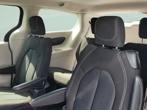 Used 2023 Chrysler Voyager LX FWD image 10