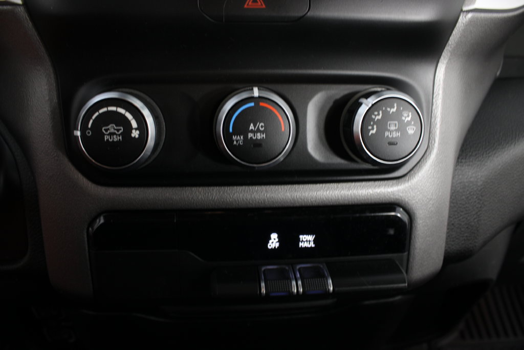 Used 2020 RAM 1500 Big Horn AWD/4WD image 6